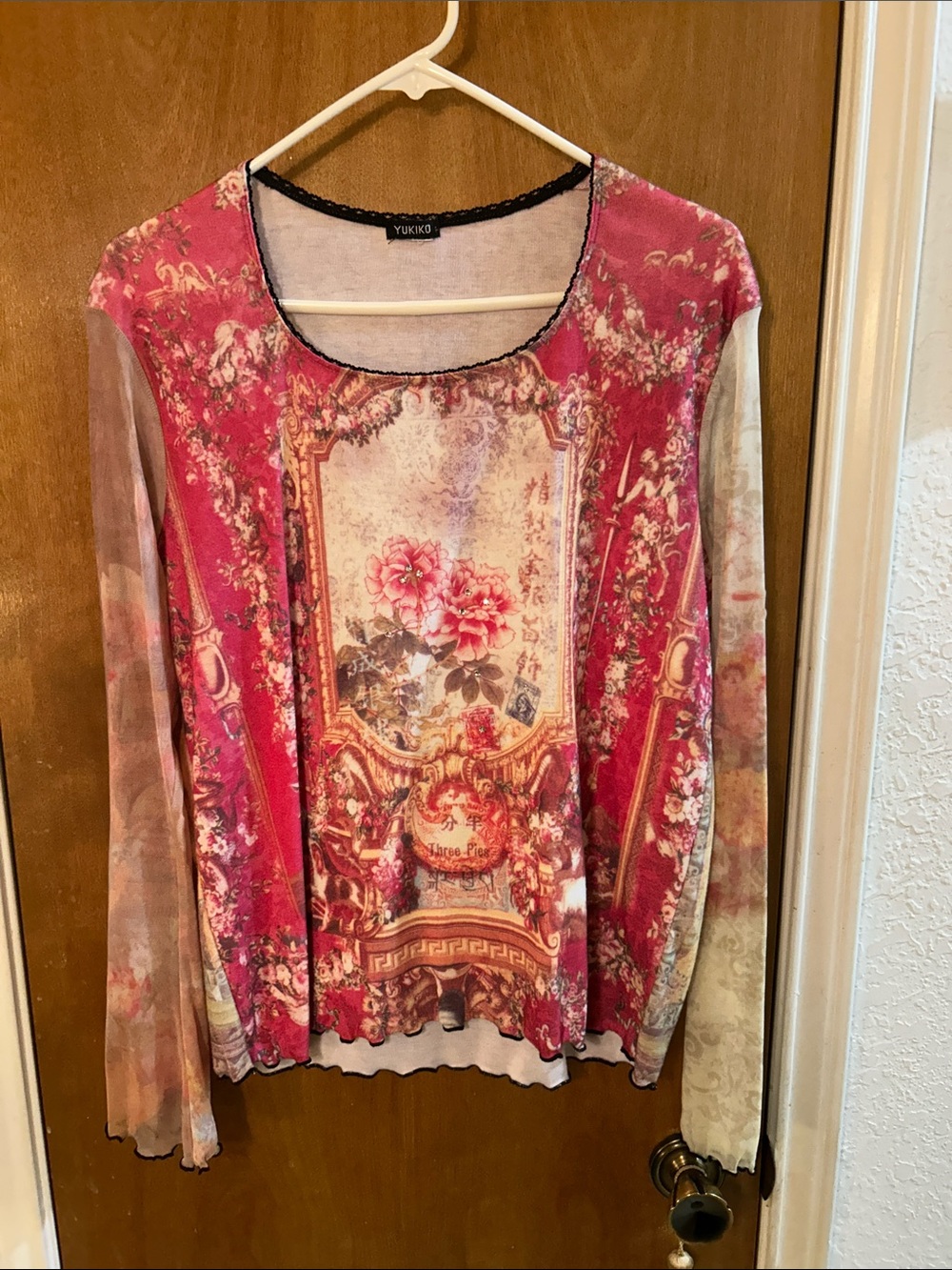 Yukiko Red-Pink Floral Scenic Long Sleeve Top. L. Great shape!